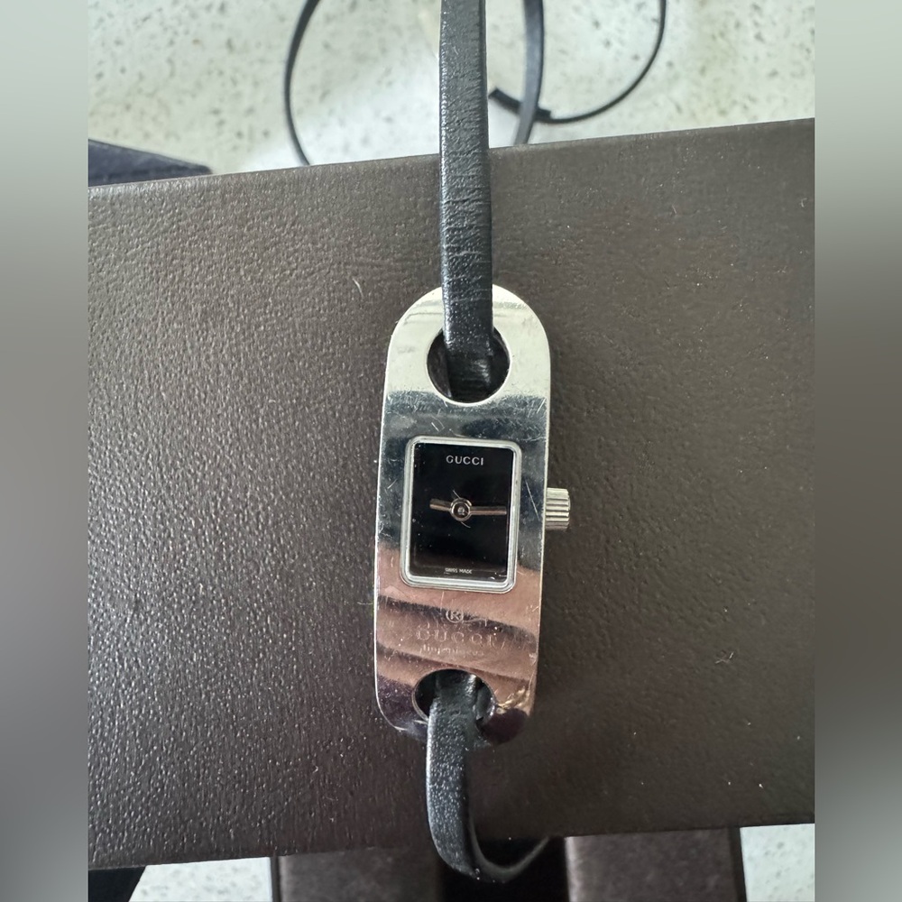 Gucci Black and Silver Leather Strap Wrap Watch with box